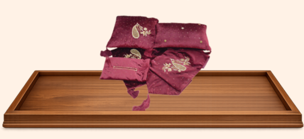 CUSHIONS WITH RUNNER